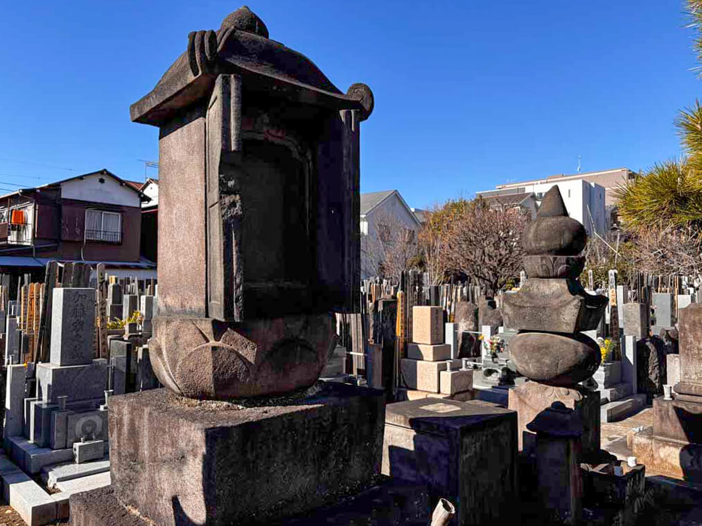 鍋島家の墓所（なべしまけのぼしょ）