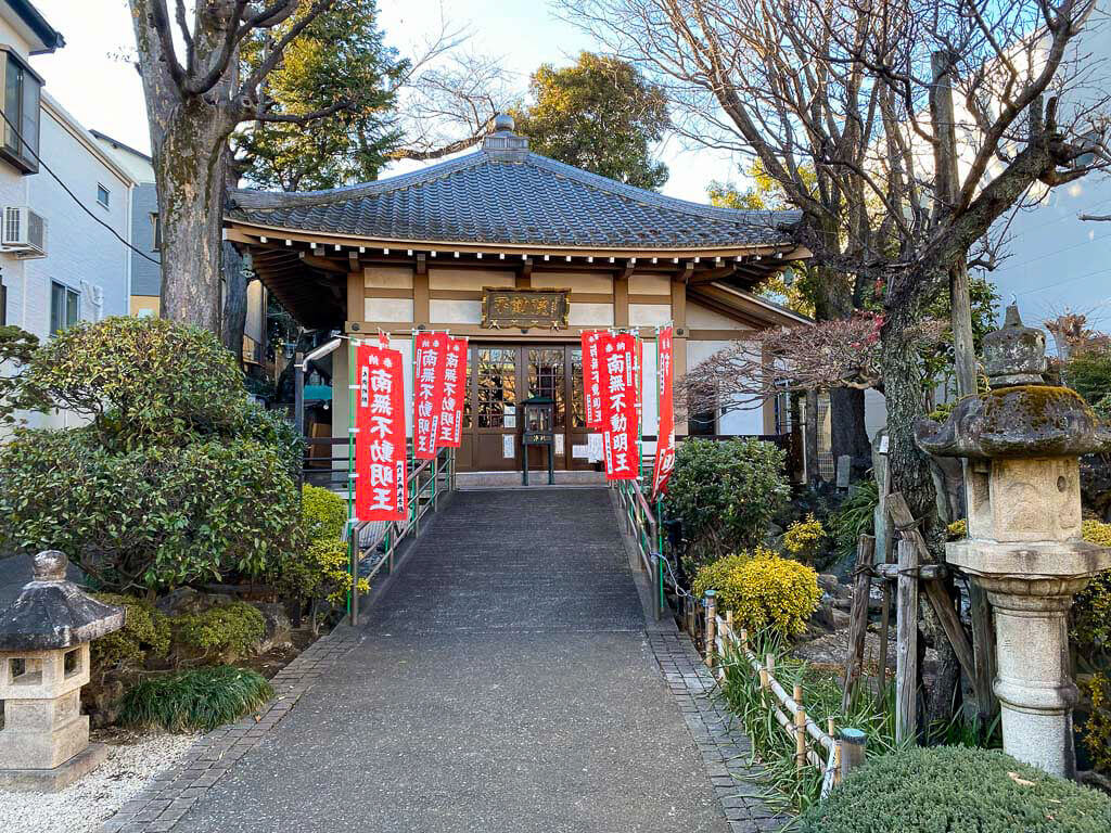 桜ケ池不動尊の写真