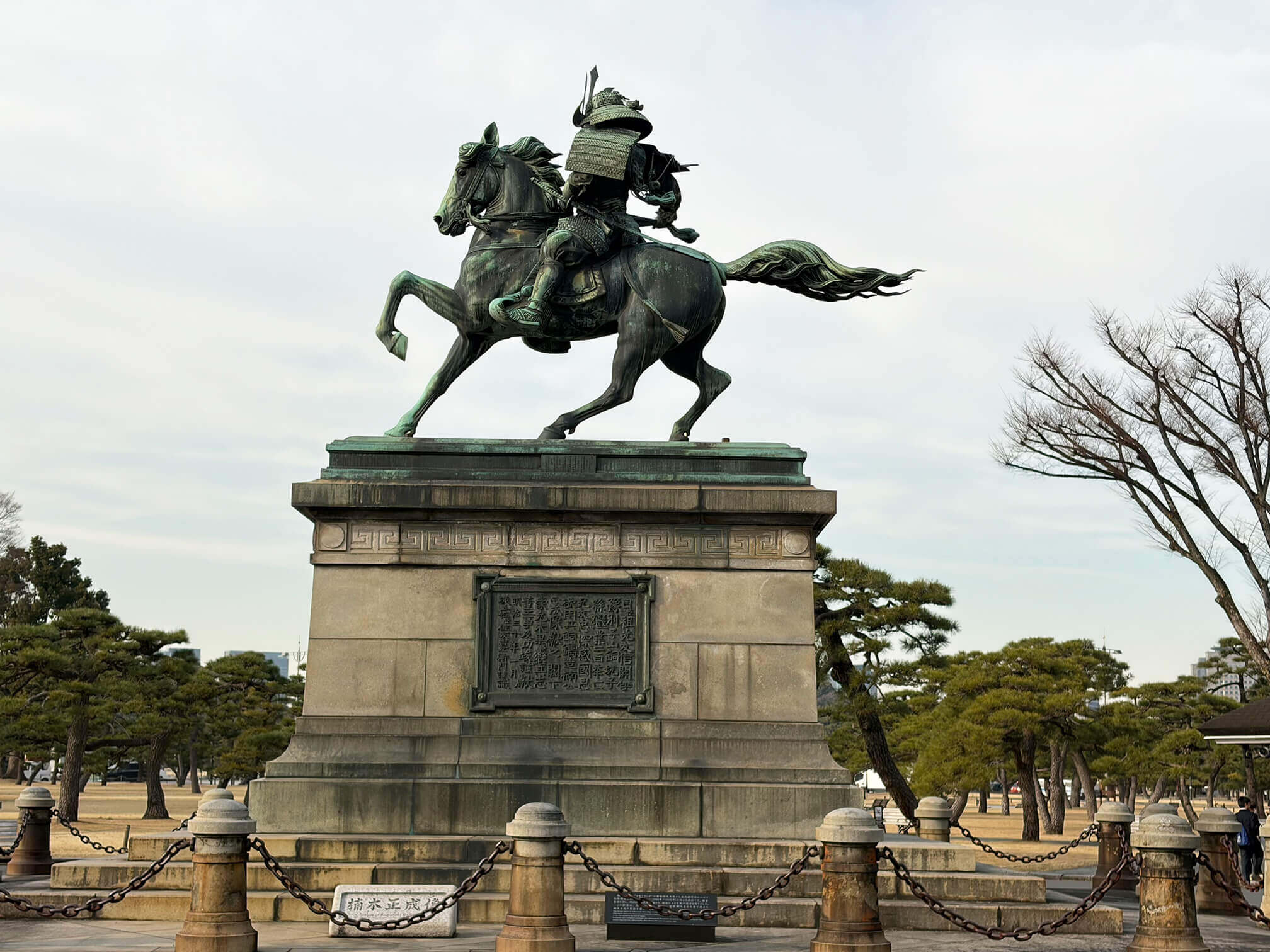 皇居外苑の楠木正成像